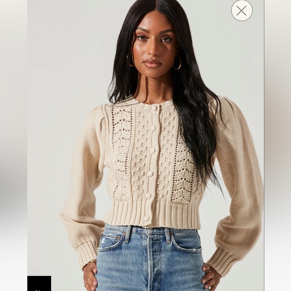 ASTR Crew Neck Sweater Size: L - Picture 4 of 9